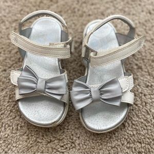 Stride Rite 360 Girls Cassie Sandal.                    Size: 8M  White